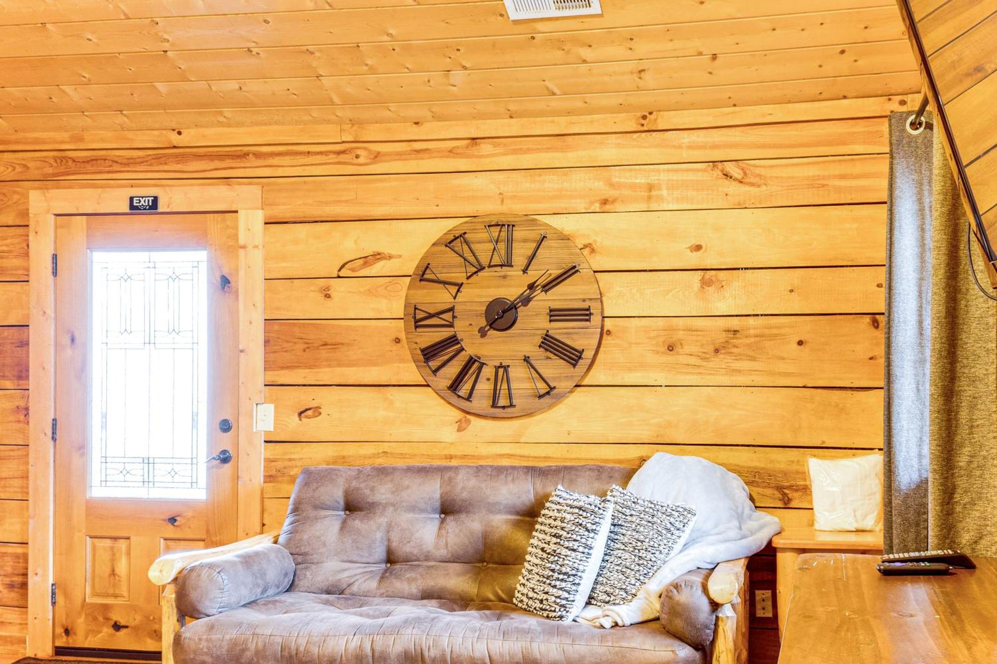 Spacious Gatlinburg Cabin With Hot Tub And Game Room! מראה חיצוני תמונה