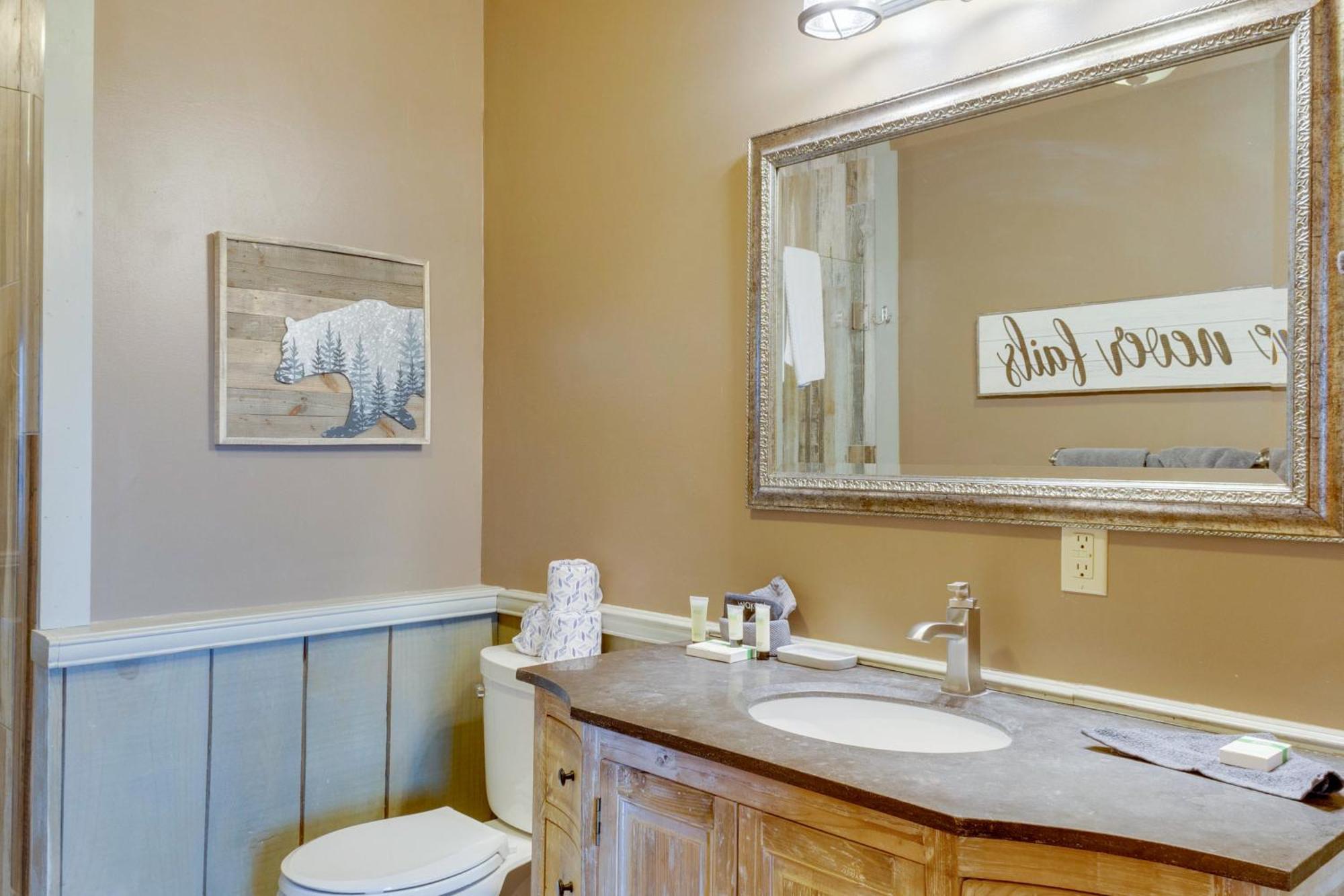 Spacious Gatlinburg Cabin With Hot Tub And Game Room! מראה חיצוני תמונה