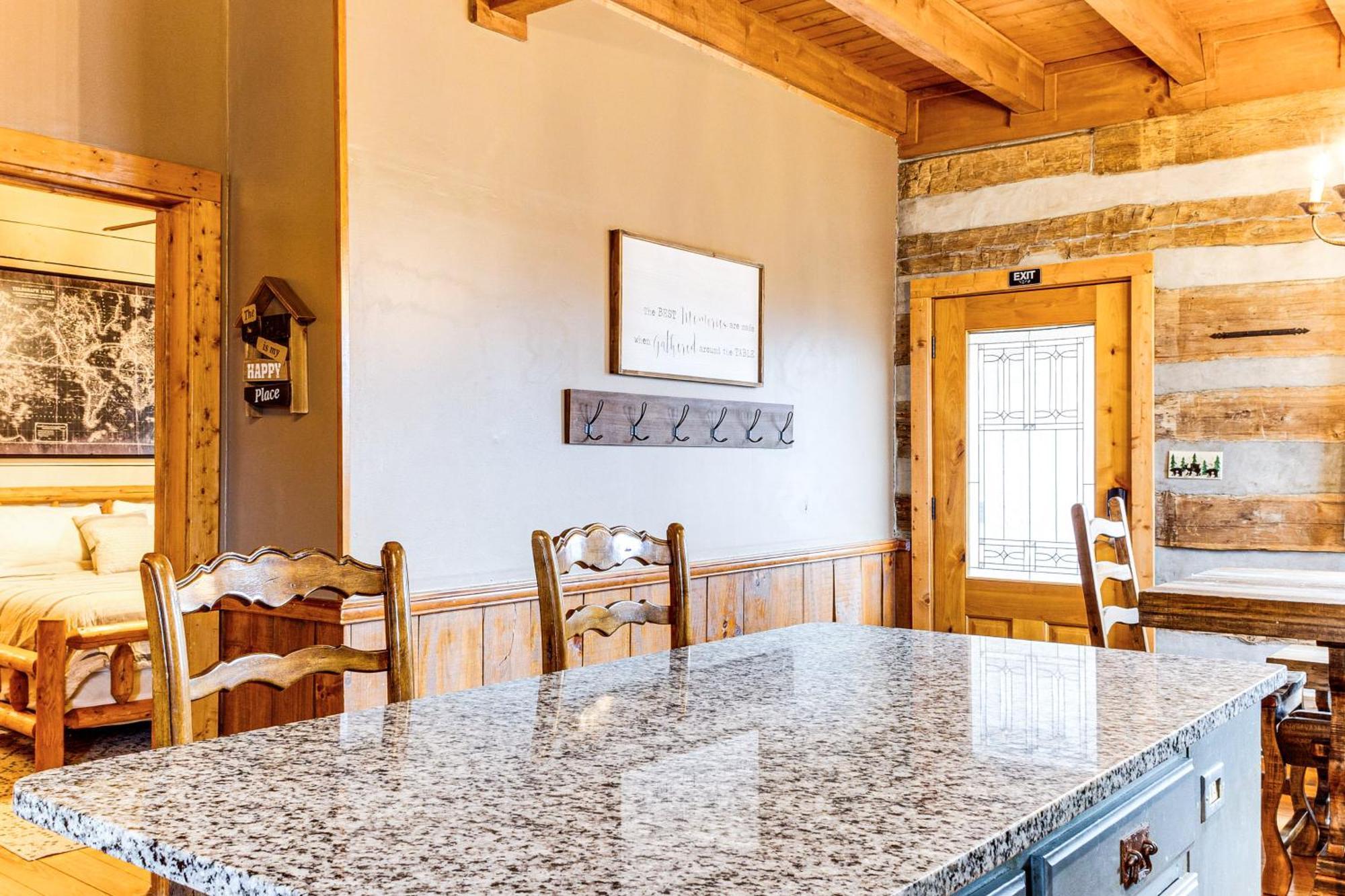 Spacious Gatlinburg Cabin With Hot Tub And Game Room! מראה חיצוני תמונה