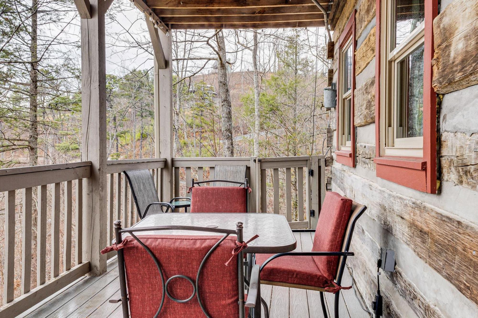 Spacious Gatlinburg Cabin With Hot Tub And Game Room! מראה חיצוני תמונה