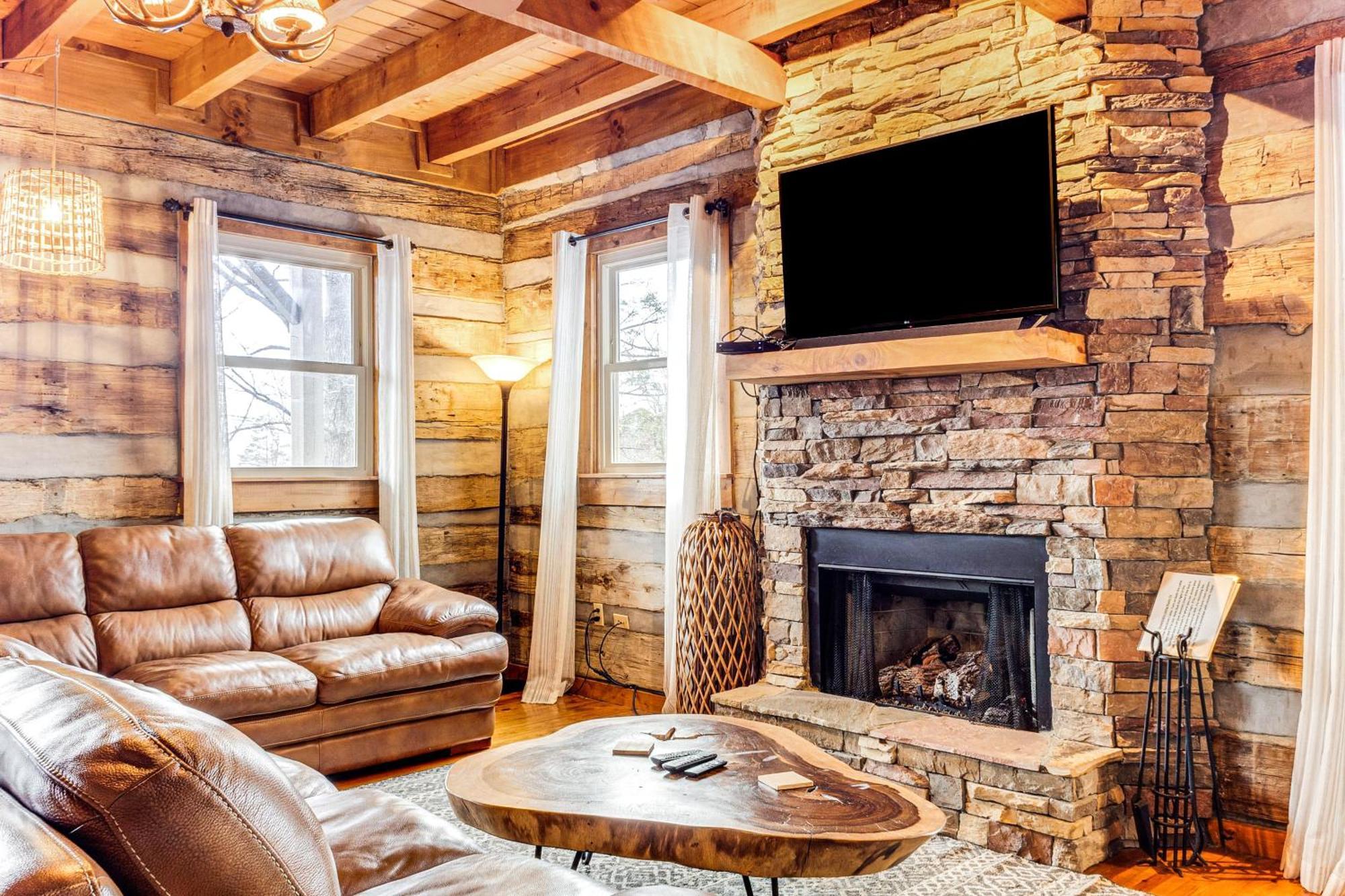 Spacious Gatlinburg Cabin With Hot Tub And Game Room! מראה חיצוני תמונה