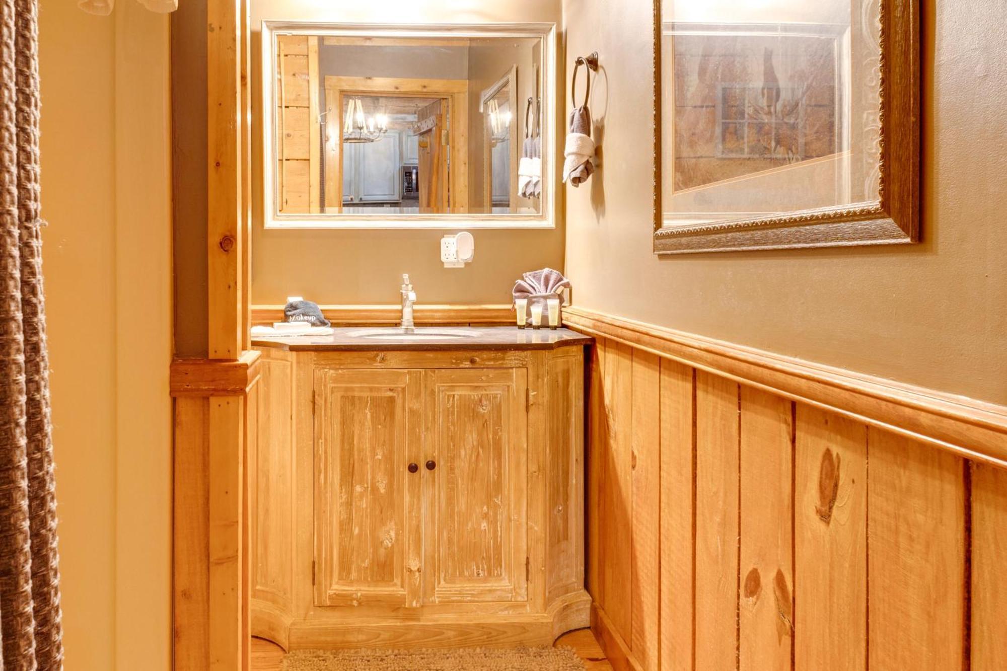 Spacious Gatlinburg Cabin With Hot Tub And Game Room! מראה חיצוני תמונה