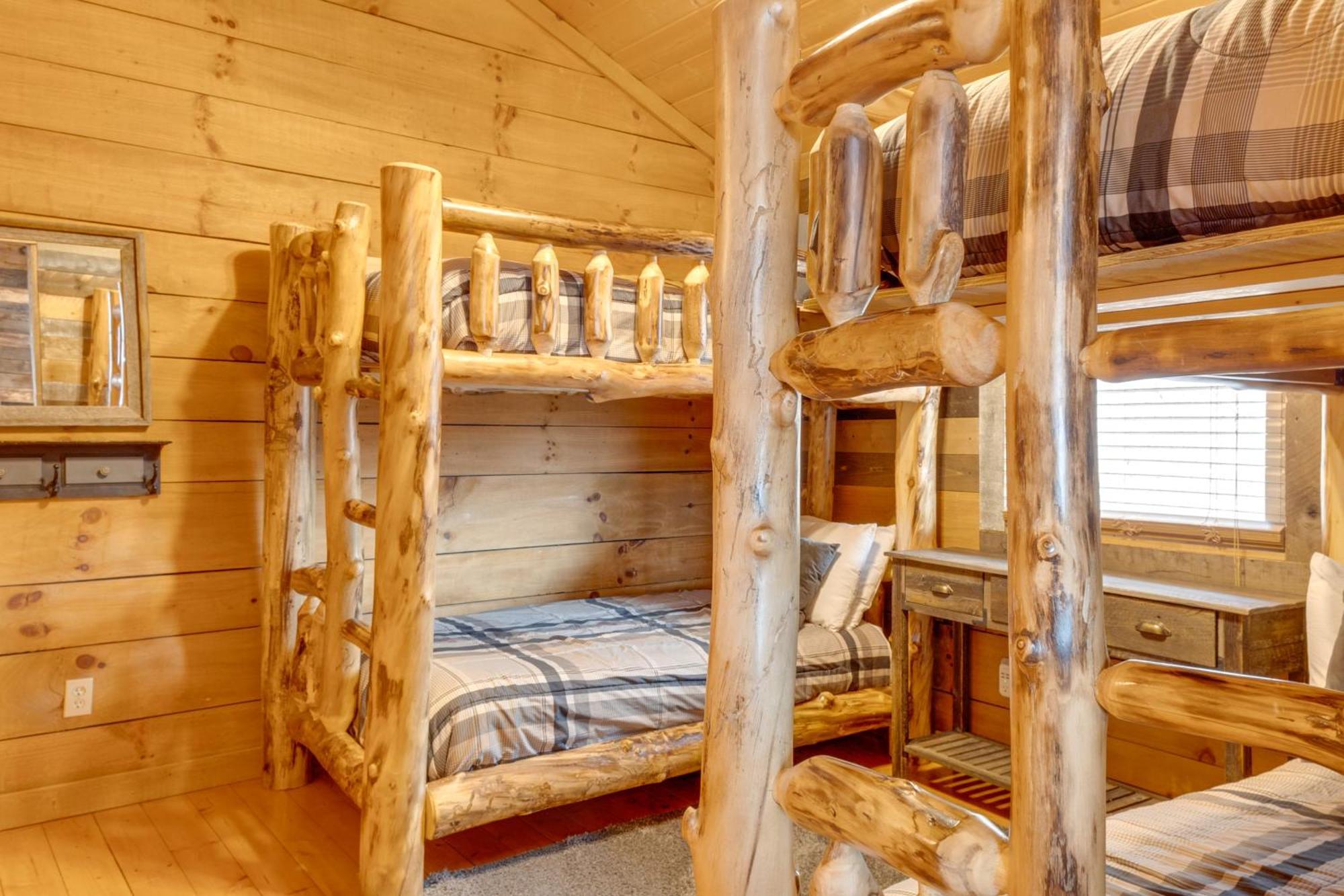 Spacious Gatlinburg Cabin With Hot Tub And Game Room! מראה חיצוני תמונה