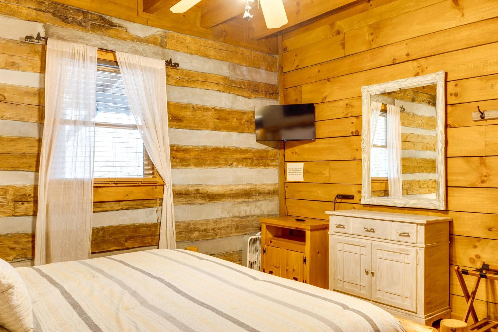 Spacious Gatlinburg Cabin With Hot Tub And Game Room! מראה חיצוני תמונה