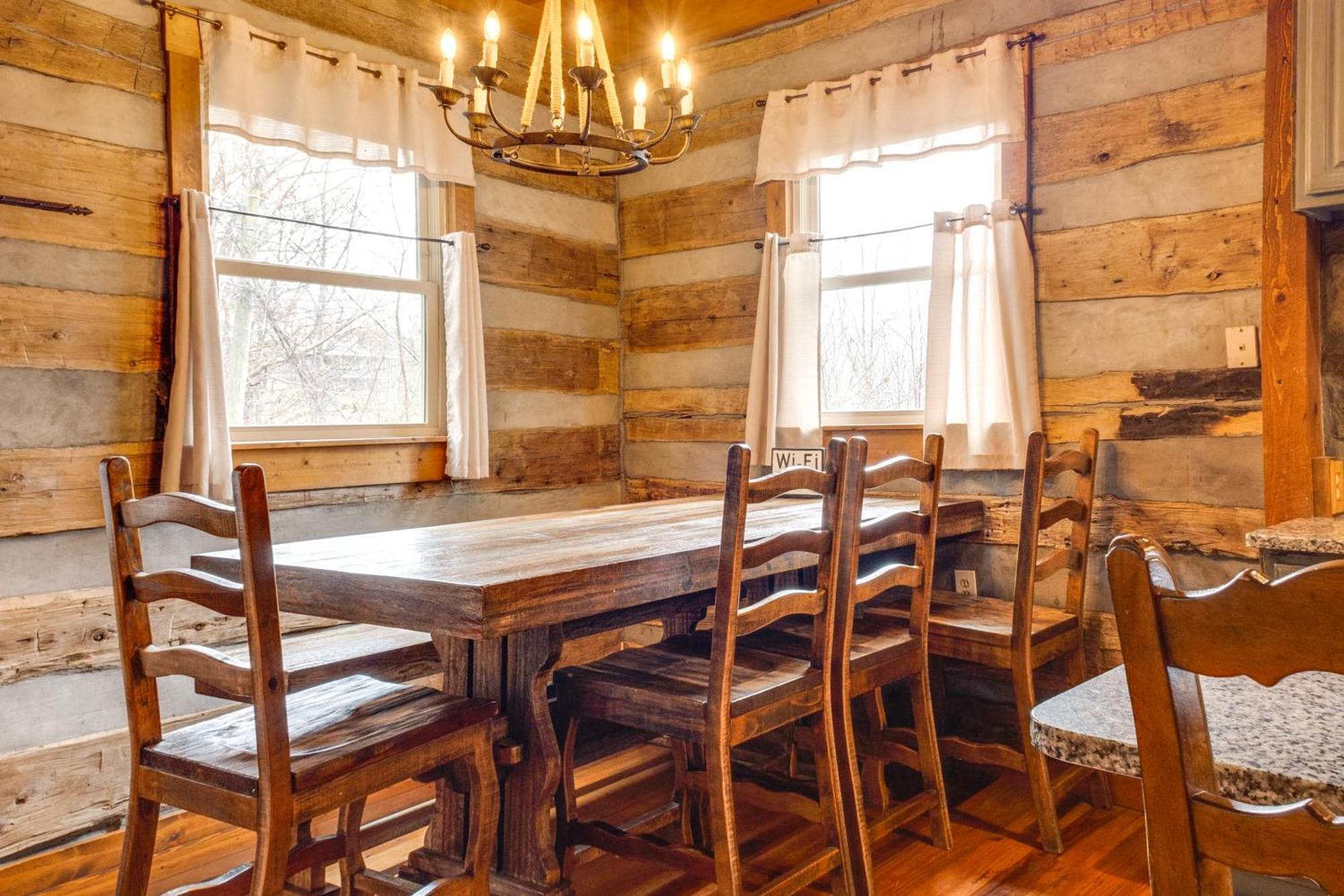 Spacious Gatlinburg Cabin With Hot Tub And Game Room! מראה חיצוני תמונה